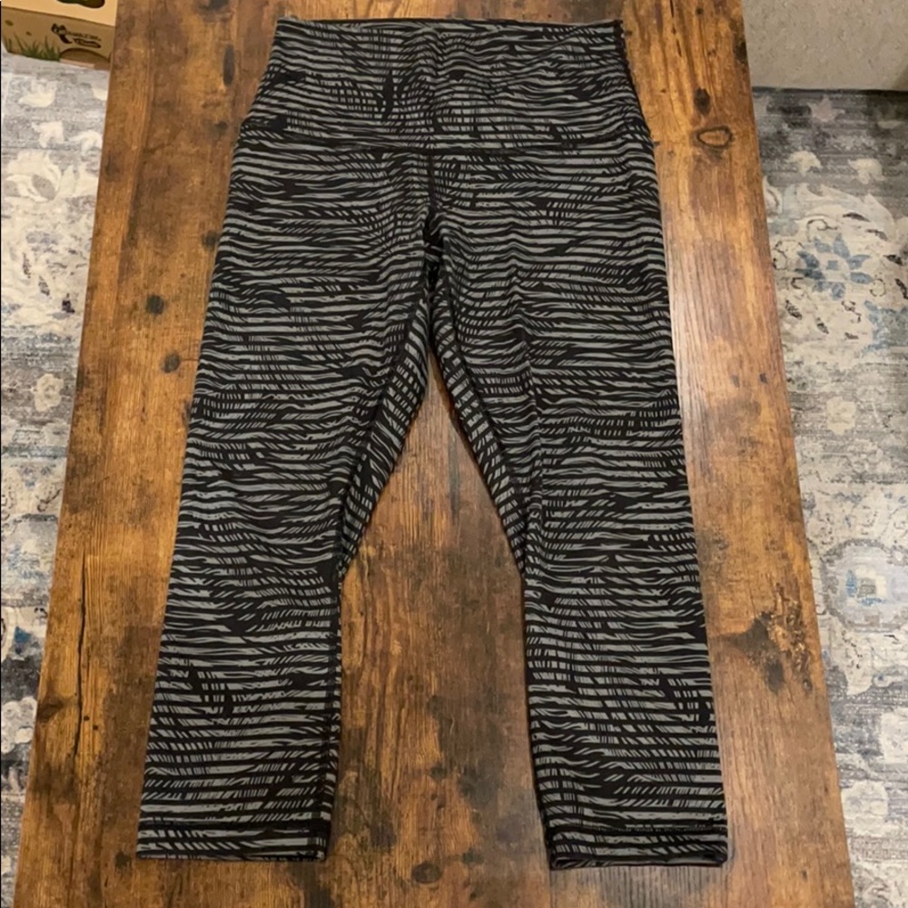 Lululemon Cropped leggings - RARE PATTERN